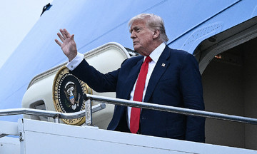 Ông Trump chỉ trích turbine gió khi thăm sân golf ở Scotland