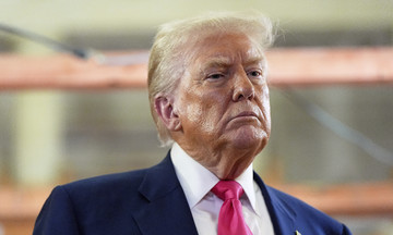 Ông Trump không cân nhắc ân xá cho đồng phạm của tỷ phú ấu dâm