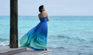Myolie Wu enjoys summer vacation with husband and children