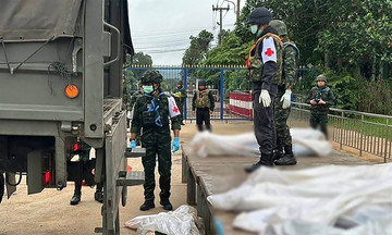 Thái Lan bàn giao 12 thi thể binh sĩ cho Campuchia