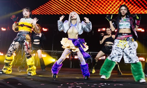 Han Sara and fellow 'em xinh' stars rock the stage