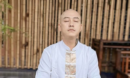 Ca sĩ Tuấn Hưng quy y