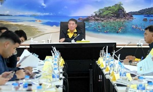 Acting Thai prime minister visits Trat province amid border clashes with Cambodia
