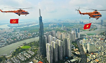 Nguyễn Á ra sách ảnh '50 năm sức mạnh Việt Nam'