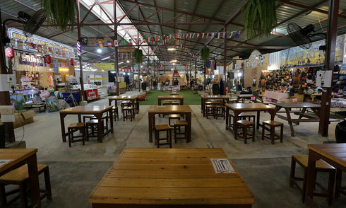 Thailand's restaurants struggle