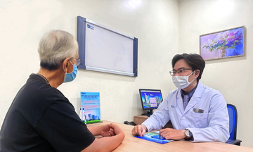 Mổ sỏi tụy cho người lớn tuổi có nguy hiểm không?