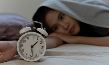 Vì sao mất ngủ, chán ăn sau khi khỏi sốt xuất huyết?