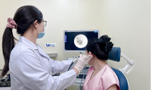 Insect lives in woman's ear for a week