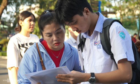 Vietnam National University - Ho Chi Minh City releases score conversion tables for A00 and C00 exam combinations