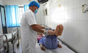 Người phụ nữ bị đạn găm vào đầu