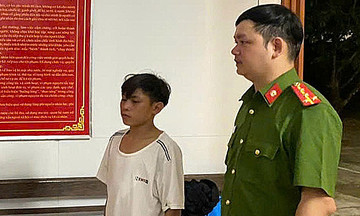 Ra đầu thú sau khi cưỡng bức chủ nhà say rượu