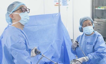 Thiếu nữ bị xoắn buồng trứng