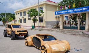 Vietnamese carpenter crafts stunning wooden supercars