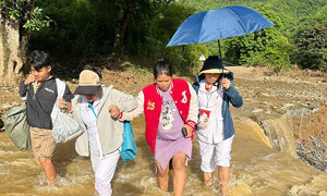 Roadside birth amid landslide chaos