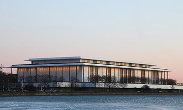 Nghị sĩ Cộng hòa muốn vinh danh ông Trump bằng cách đổi tên trung tâm Kennedy