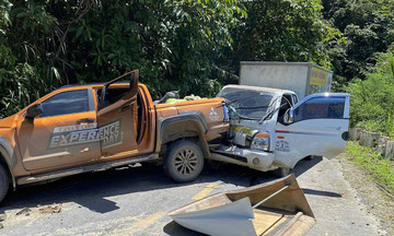 Ba ôtô gặp tai nạn liên hoàn khi đi cứu trợ