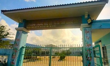 Phía sau hành vi 'tham ô hơn 10 triệu đồng' của thầy hiệu trưởng
