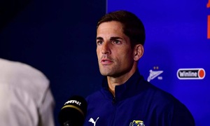 Former Spain coach offers to forfeit half his salary after embarrassing defeats