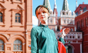 Vu Viet Ha showcases silk ao dai on Red Square
