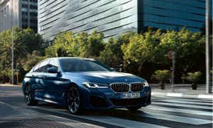 Imported BMWs receive discounts of up to 700 million VND