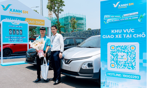 Chương trình 'Đổi xăng lấy điện' hút tài xế dịch vụ
