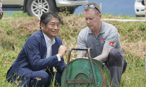 Đại sứ quán Nhật Bản ấn nút tiêu hủy bom