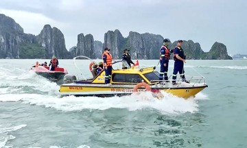 9 ngày tìm người mất tích trong vụ lật tàu ở Vịnh Hạ Long