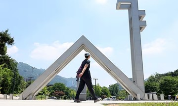 Đại học danh tiếng cấp học bổng cho sinh viên leo đủ 6 ngọn núi