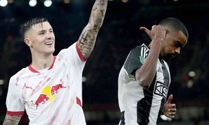 Ferdinand khuyên Man Utd phá Liverpool trong thương vụ Isak