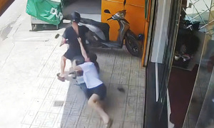 Gold thief drags jewelry store employee in escape attempt