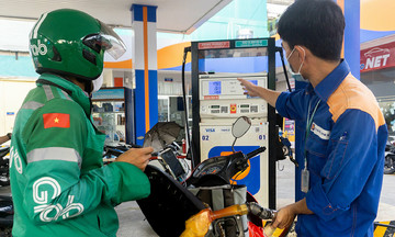 Giá xăng lên gần 20.000 đồng một lít