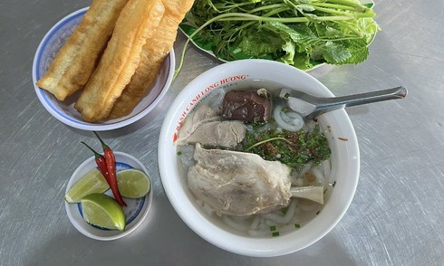 Ba Ria's 'gate' banh canh, a specialty noodle soup