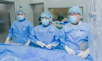 Ba lần đặt stent cho cụ bà nhiều bệnh nền