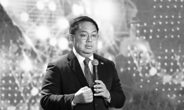 Ông Hoàng Nam Tiến qua đời