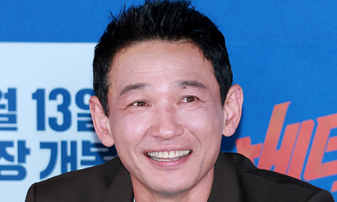 Box office king Hwang Jung Min reunites with 'The Wailing' director