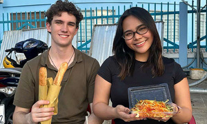 Foreigners go crazy for Vietnamese snacks