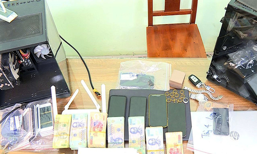 Khoe siêu xe, nhẫn kim cương giả để dẫn dụ nhà đầu tư chơi tiền ảo