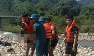 Two students drown in Da Nang stream