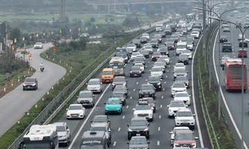 Thí điểm cấm xe tải đi vào làn sát dải phân cách trên hai cao tốc