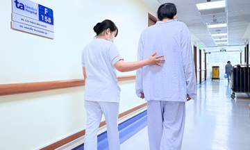 Ngã gãy xẹp đốt sống ngực