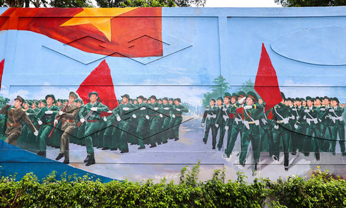300-meter mural depicts Vietnam's reunification parade