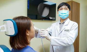 Miếng gạc bị bỏ quên một tháng trong mũi người phụ nữ