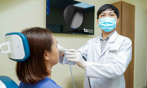 Gauze left in woman's nose for a month
