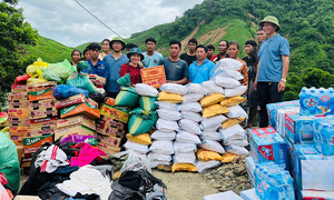 Aid delivered to flood-isolated Laotian villagers
