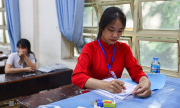 Cử nhân đất đai, kỹ sư chăn nuôi được giao phụ trách giáo dục cấp xã
