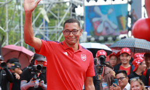 Arsenal legend remains cautious about Premier League title hopes