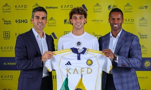 Top 10 soccer players with the highest total transfer fees
