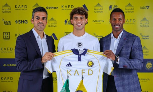 Top 10 soccer players with the highest total transfer fees