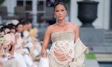 H'Hen Niê catwalk ở cuối thai kỳ