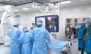 Why can heart attacks still occur after stent placement?
